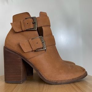 Camel faux leather booties with buckle details. Brand Steve Madden. Size 6.